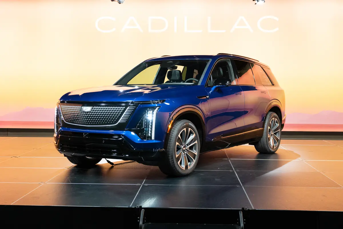 بررسی جامع و کامل Cadillac Vistiq 2026