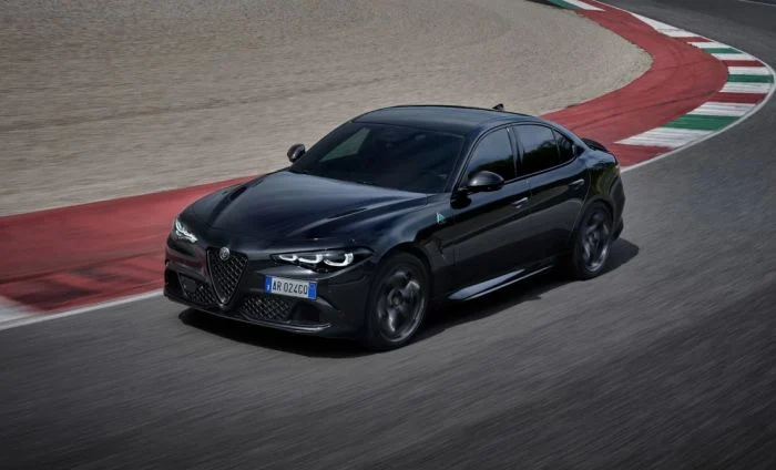 بررسی جامع و کامل Alfa Romeo Giulia 2025
